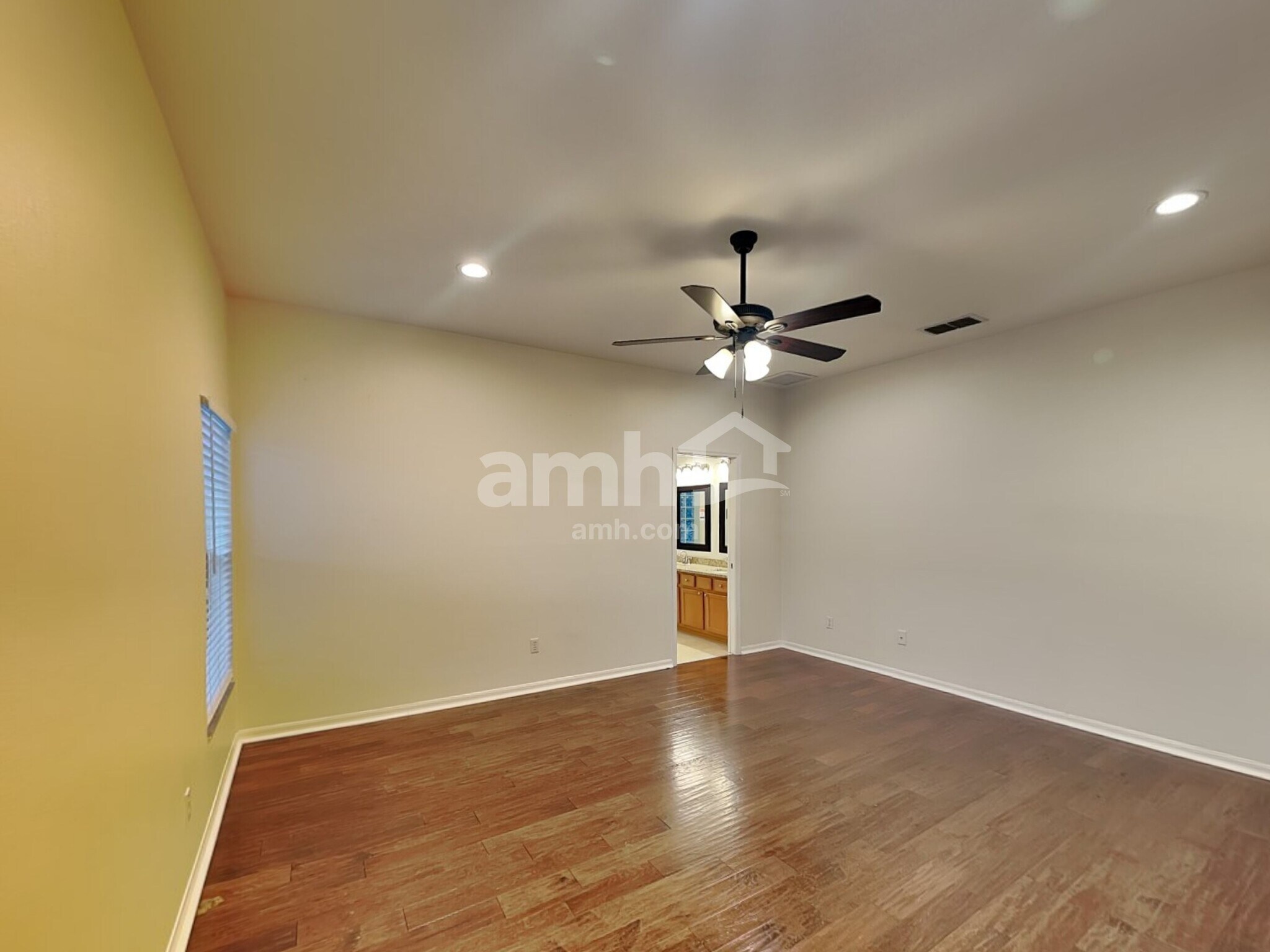 Building Photo - 879 Moonluster Dr