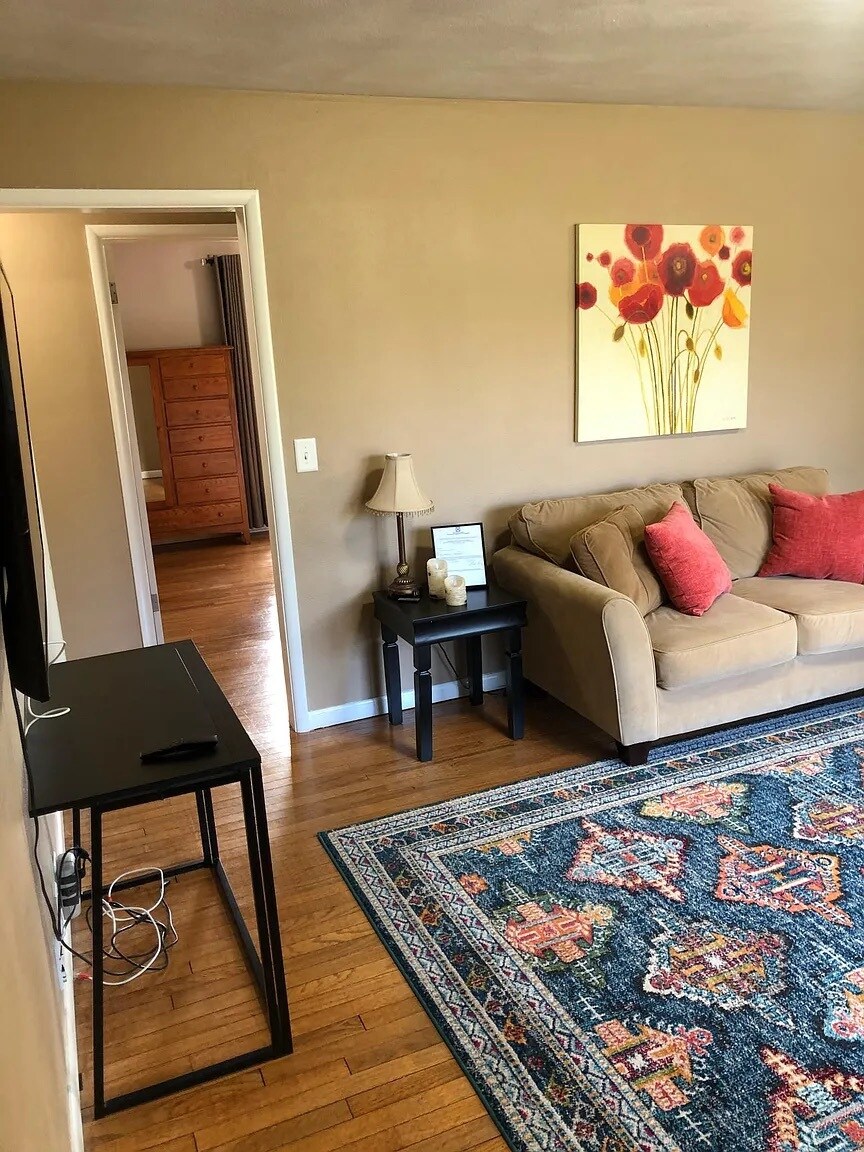 Building Photo - 131 N Hillsdale Dr