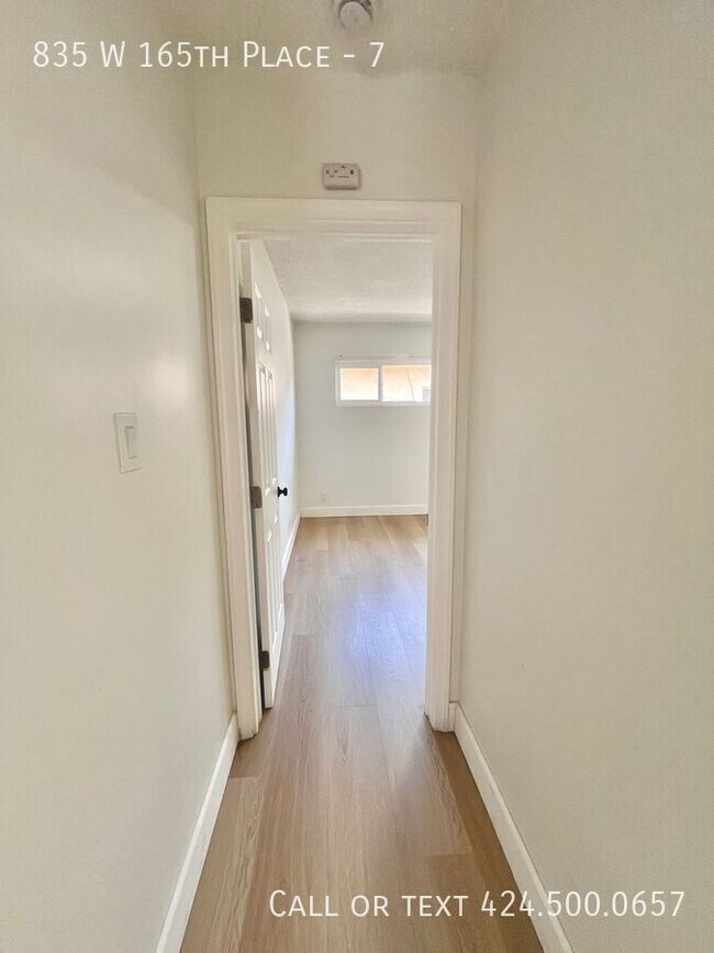 Building Photo - 835 W 165th Pl