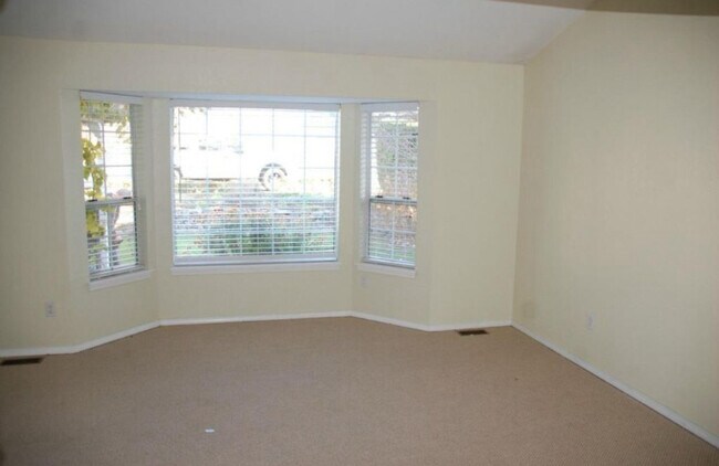 Building Photo - 2533 193rd Pl SW