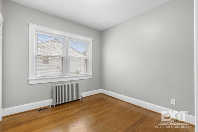 Building Photo - 3 Bedroom 1 Bathroom Home