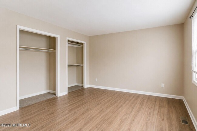 Building Photo - 610A N Victoria Ave