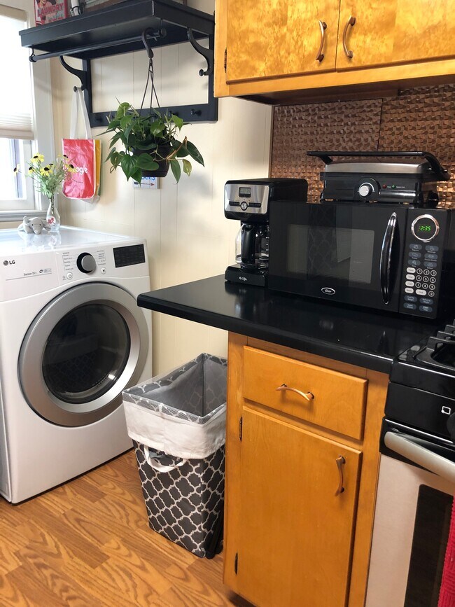 Building Photo - 3951 Hickory Ave