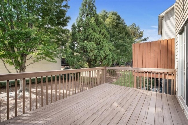 Building Photo - 532 Lantern Wood Dr