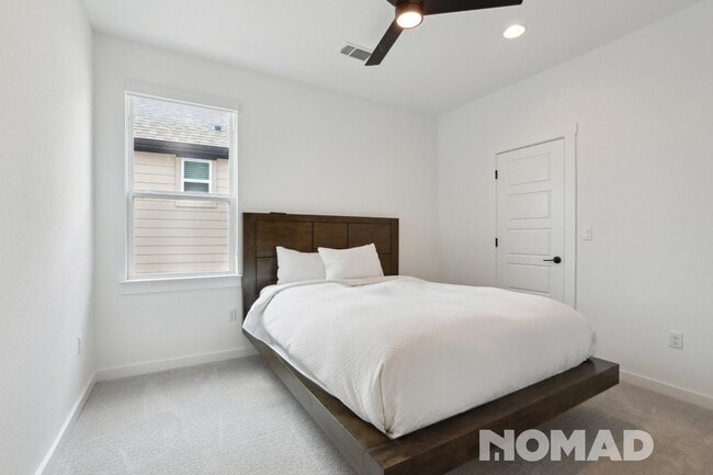 Building Photo - Spacious 5BR House in Buda