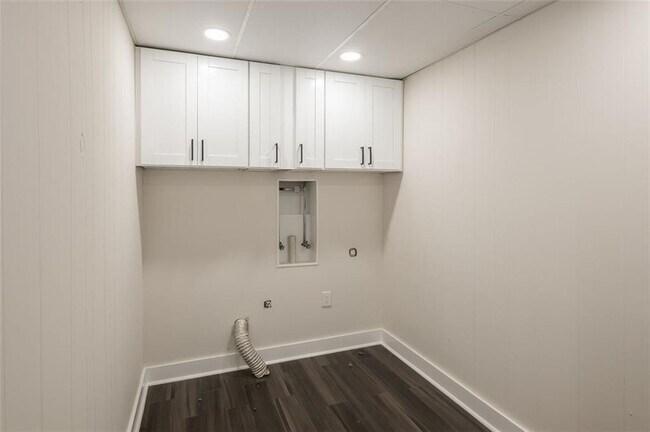 Building Photo - 237 Park Ave