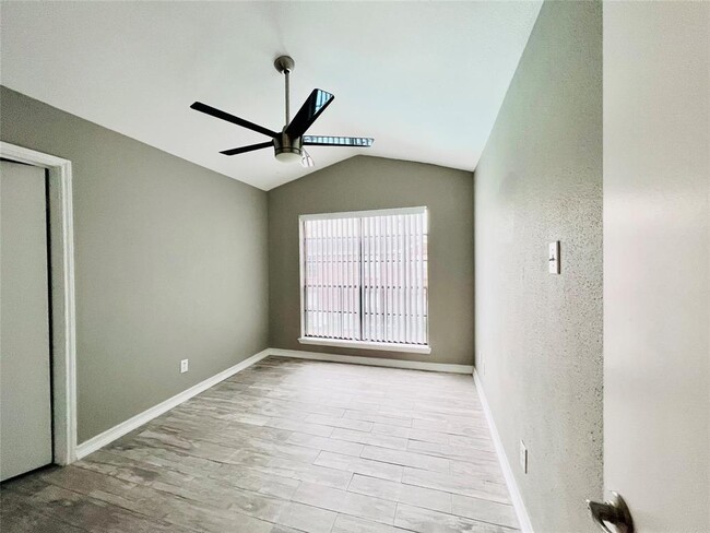 Building Photo - 2121 El Paseo St