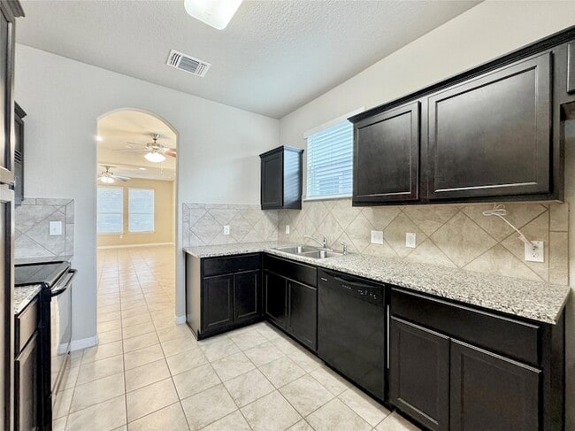 Building Photo - 407 Katmai Cir