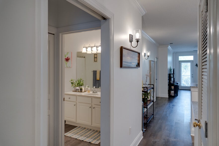 Hallway - 159 Brooks St SE