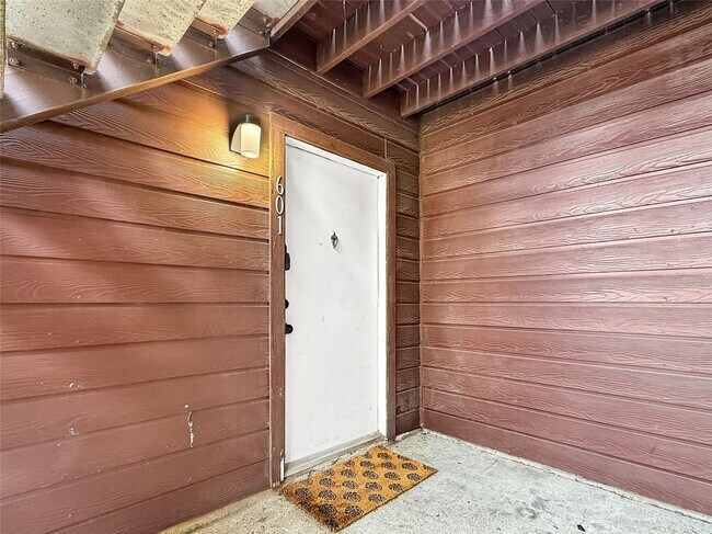 Building Photo - 12905 Woodforest Blvd