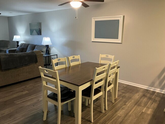 Building Photo - This is a 2 Bedroom, 2 Bathroom Completely...