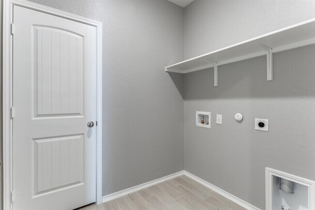 Building Photo - 1100 Desaix Dr