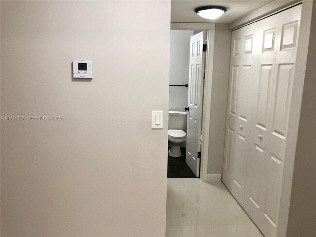 Building Photo - 5530 N Lakewood Cir