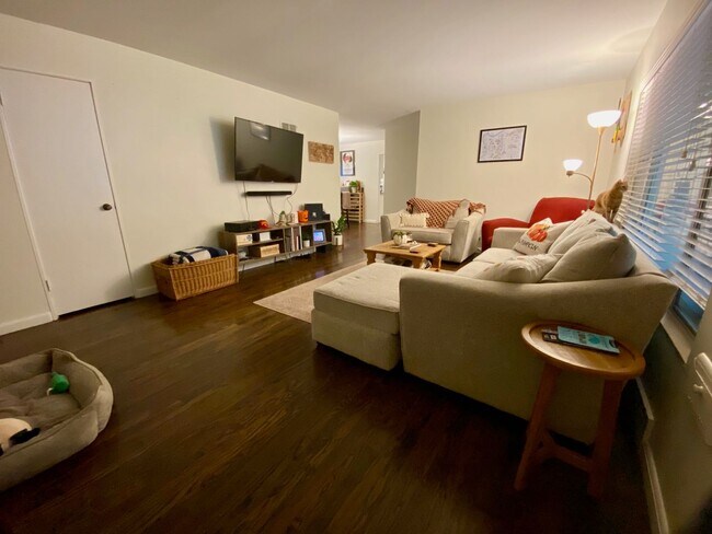 Building Photo - 7622-7624 MAIN STREET