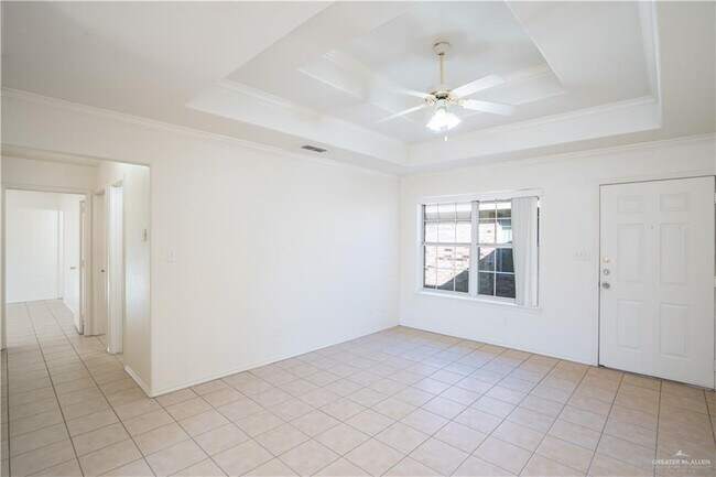 Building Photo - 1600 E Quail St