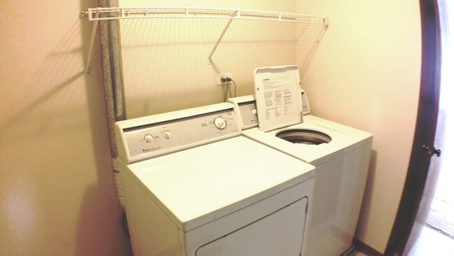 Building Photo - 1934 Heron Ave