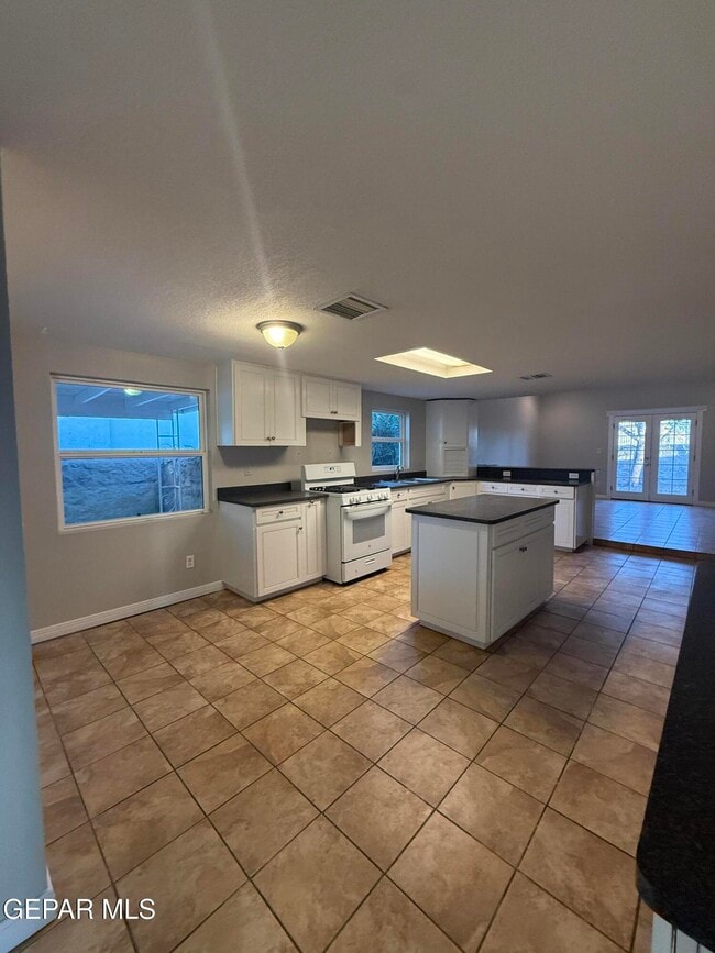 Building Photo - 218 Easter Way