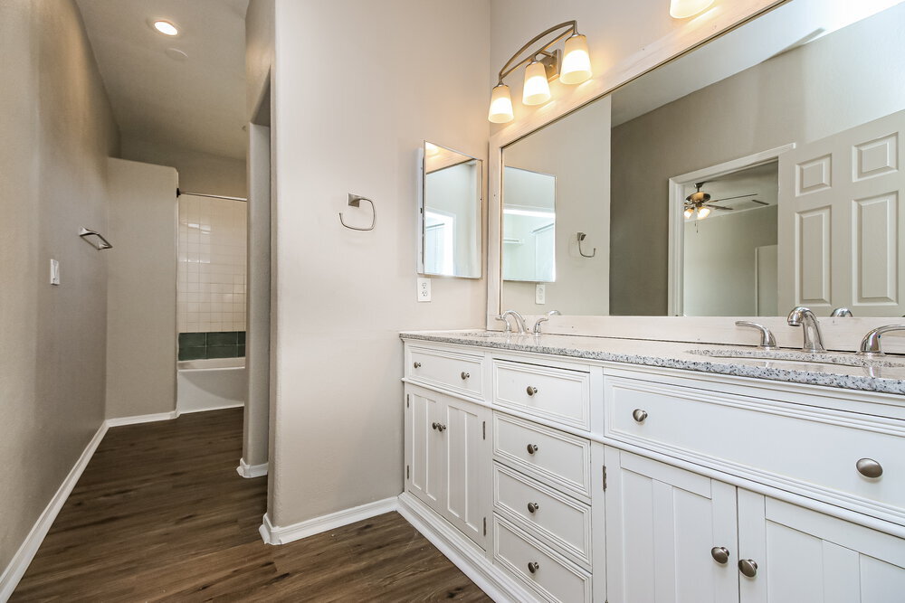 Building Photo - 261 N Valle Verde