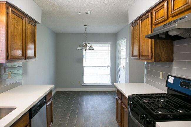 Building Photo - 12051 Creekhurst Dr