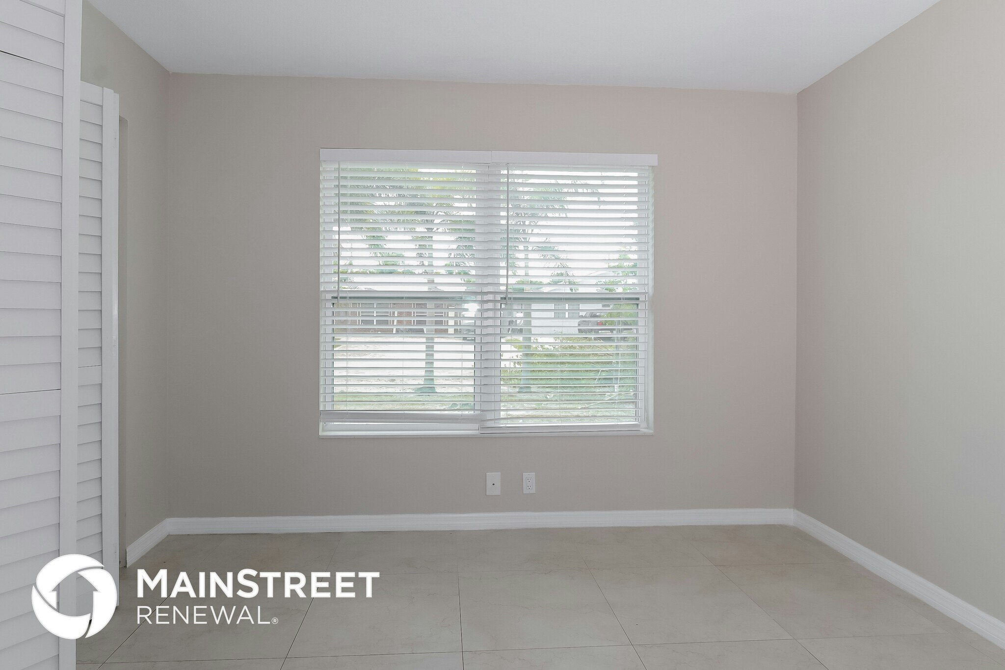 Building Photo - 3299 SE Garden St