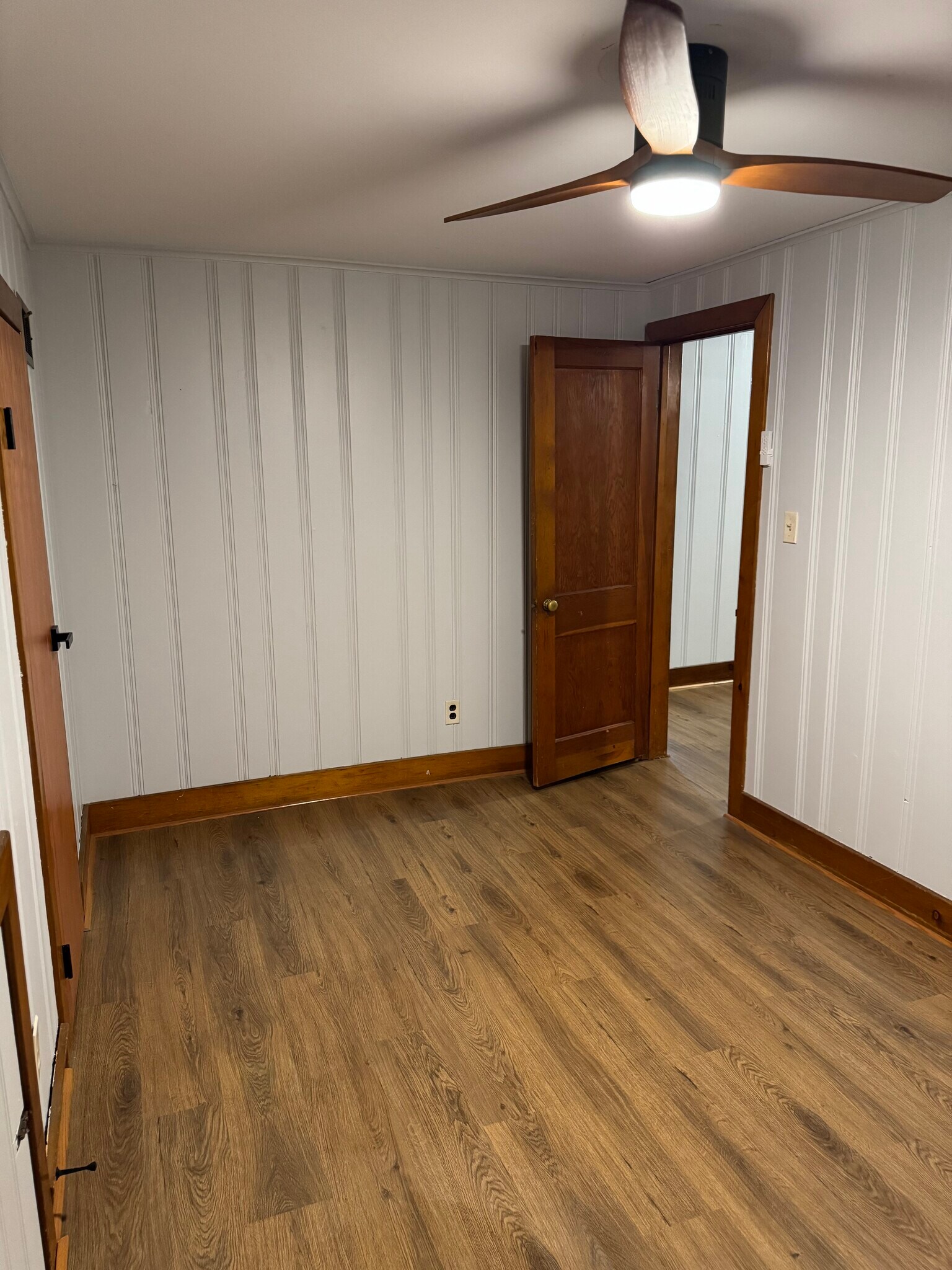 Building Photo - 618 Leonard Ave