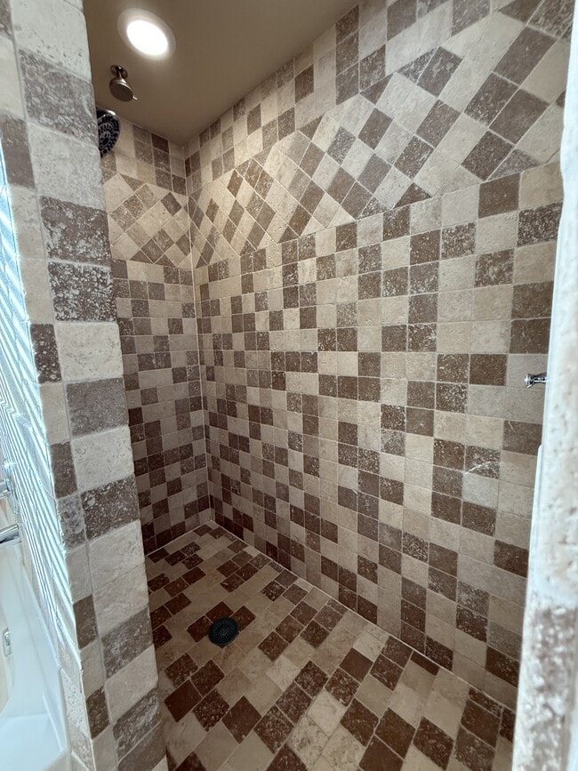 Building Photo - 414 Hidden Path