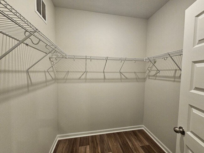 Building Photo - 2096 Northwest Dr