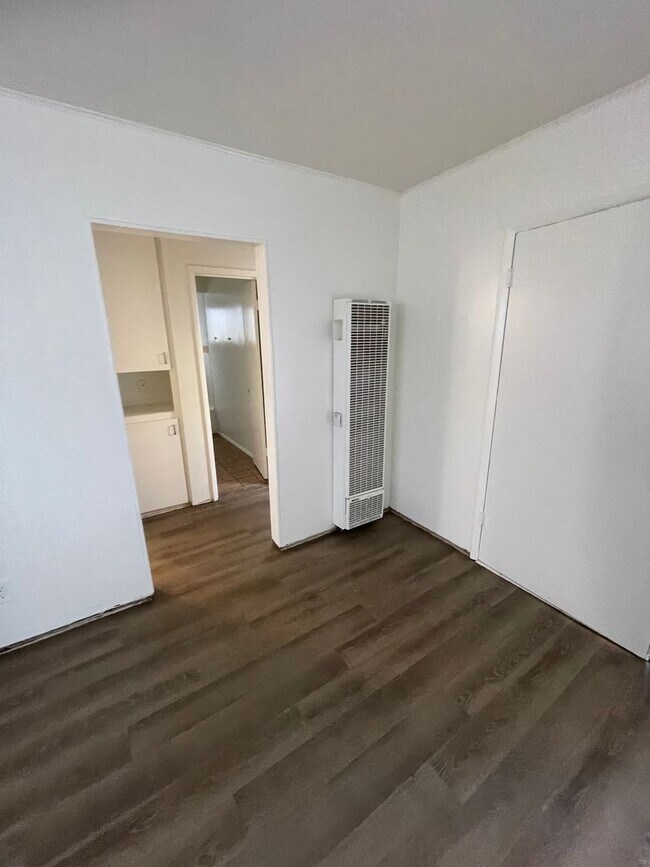 Building Photo - 328