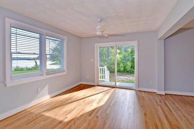 Building Photo - New Waterfront Home