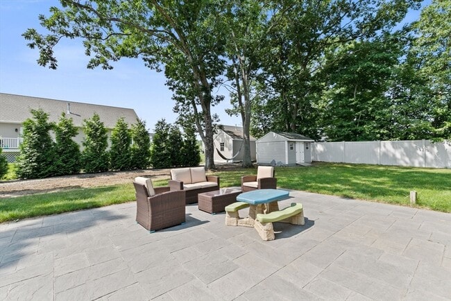 Building Photo - 21 Pasture Brook Rd