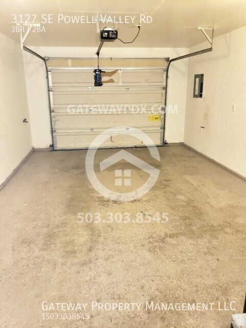 Building Photo - 3127 SE Powell Valley Rd