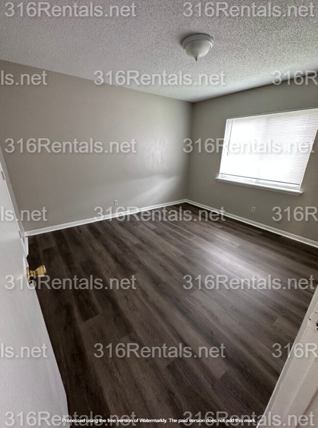 Building Photo - $675 - Accepting SECTION 8/ Housing Vouche...