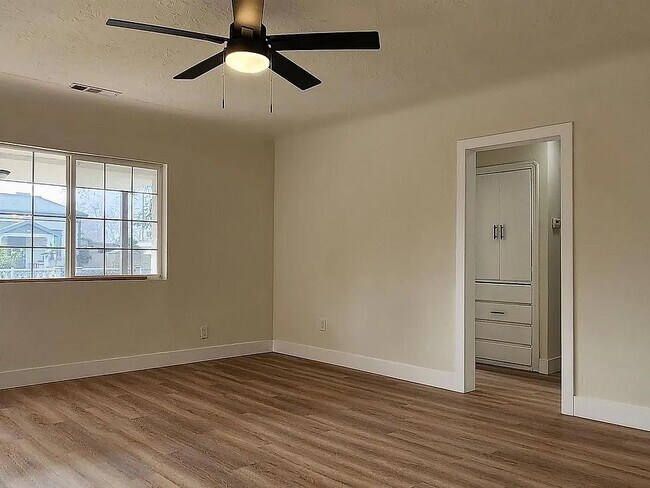 Building Photo - 308 Vine St