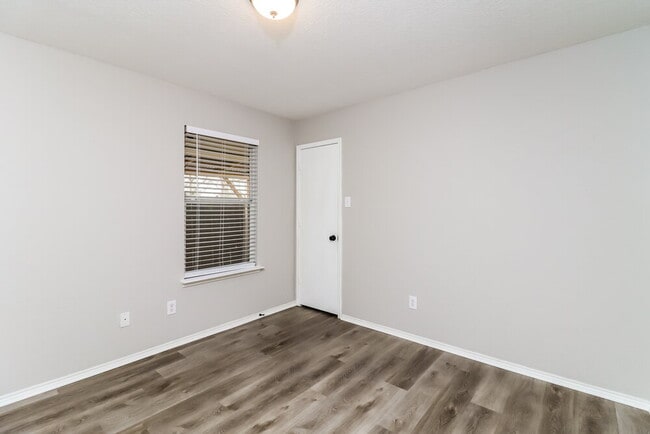 Building Photo - 2616 Wakecrest Dr