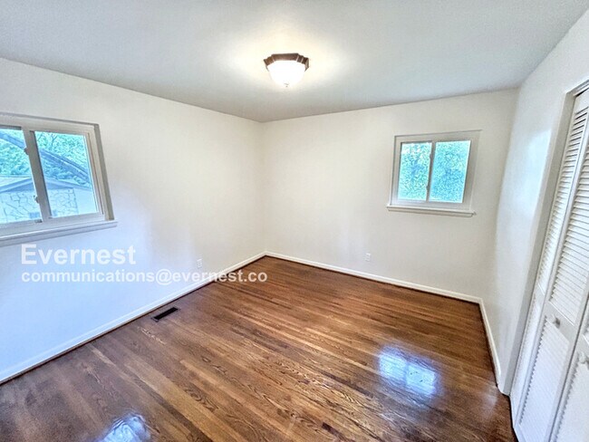 Building Photo - 545 Edgecrest Cir