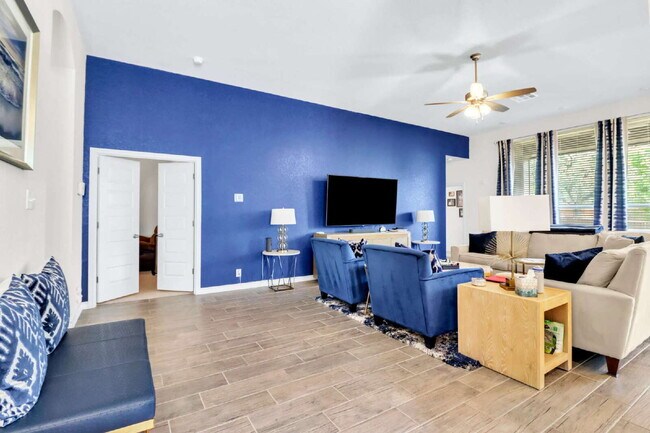 Building Photo - "Spacious 4-Bedroom Haven with 3 Full Baths in San Antonio's Charming Davis Ranch!"