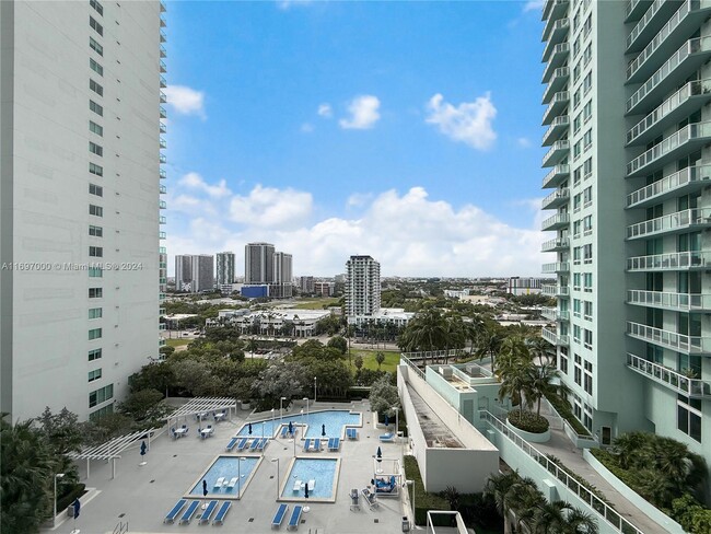 Building Photo - 1800 N Bayshore Dr