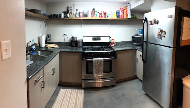 Building Photo - 931 S Laflin St