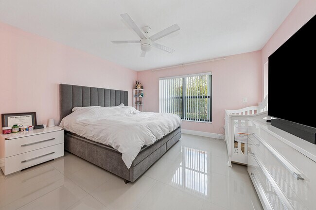 Building Photo - 896 Federal Hwy