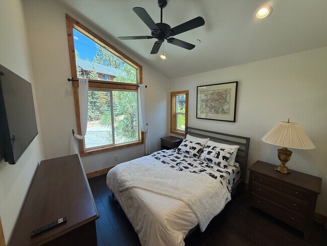 Building Photo - Stunning 4-Bedroom Home with Amazing Views, EV Charger & Solar in Big Bear!