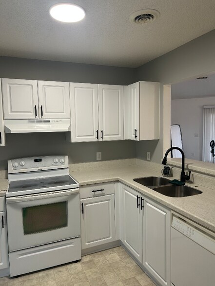 Building Photo - 3016 Weatherby Ct