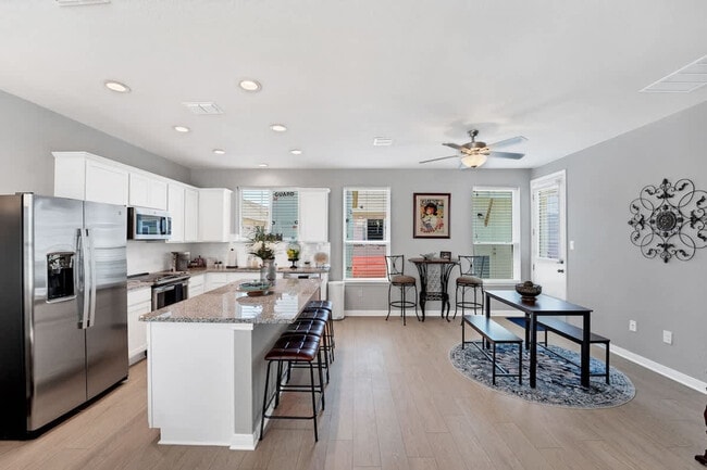 Building Photo - 2147 Hofstaat