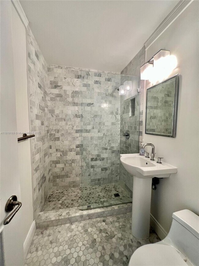 Building Photo - 6150 SW 92nd St