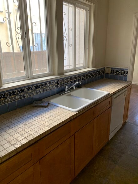 Kitchen Sink With Custom Tile - 822 S Curson Ave