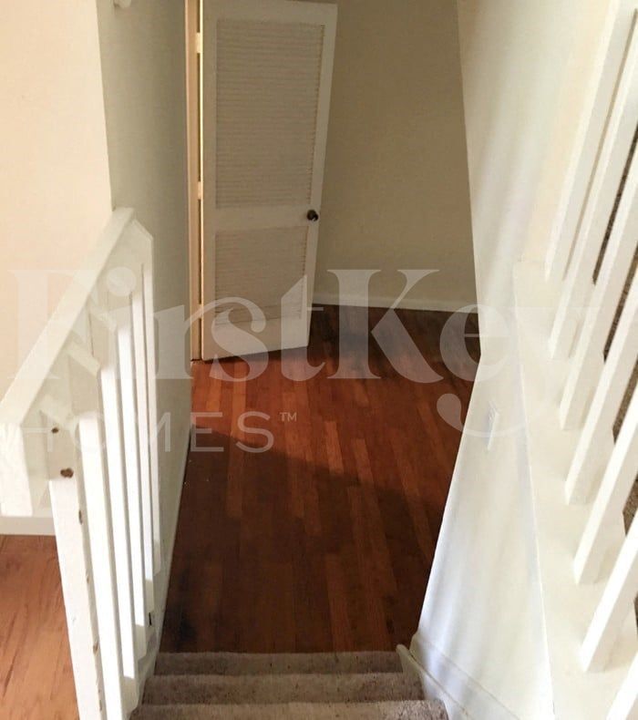 Building Photo - 3090 Meadowview Ln