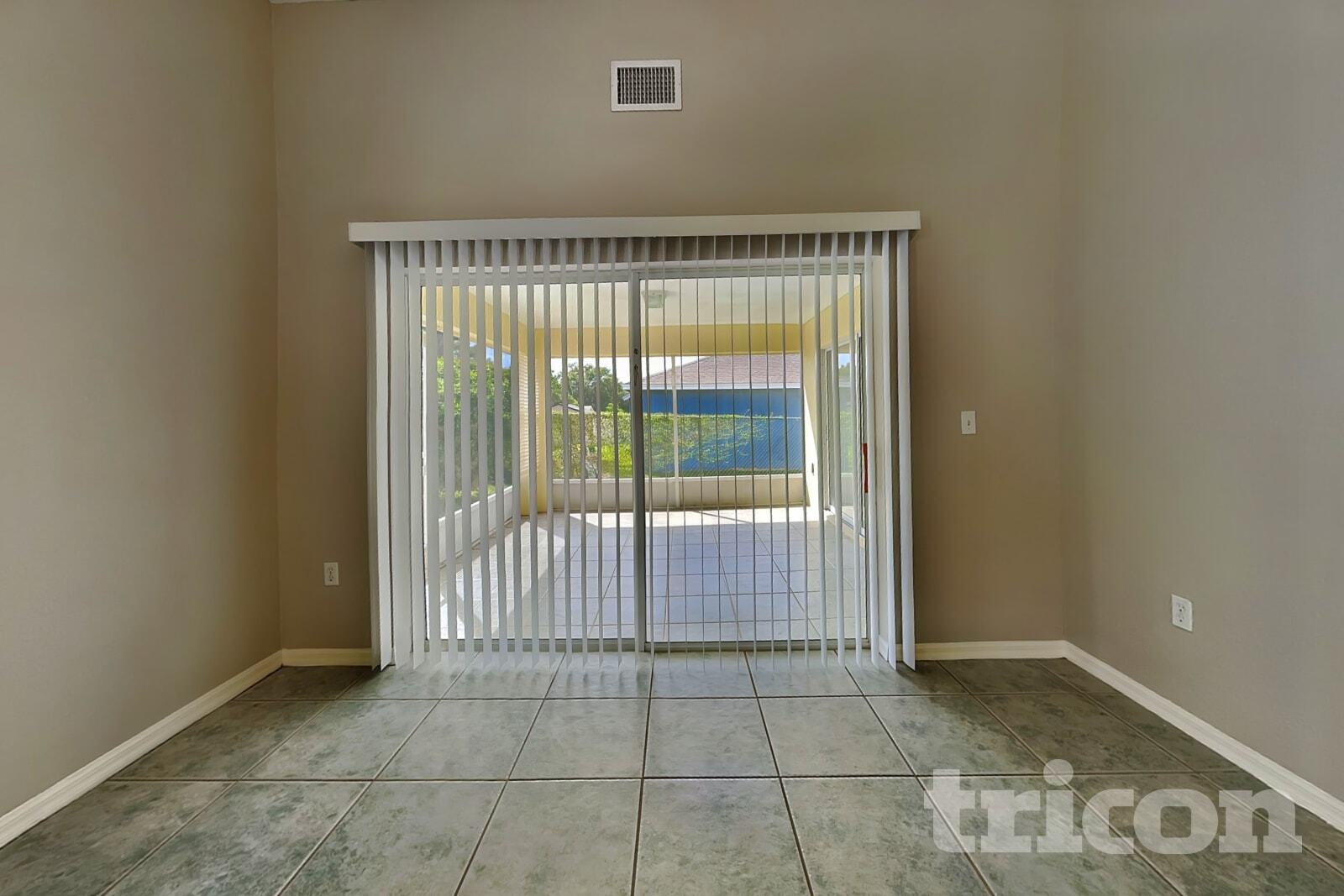 Building Photo - 7641 Manor Dr