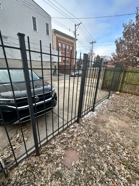 Building Photo - 2348 Rutger St