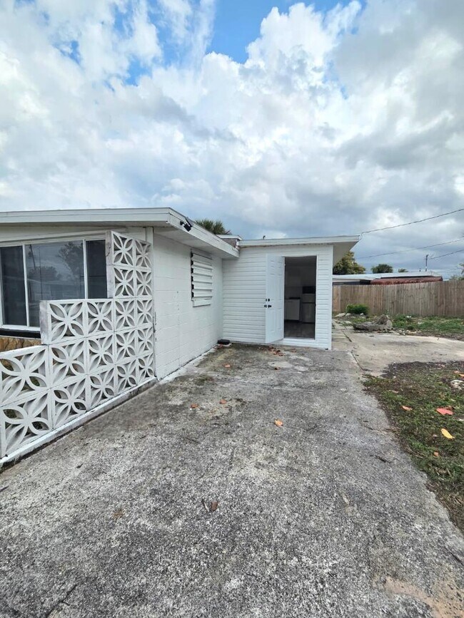 Building Photo - 2289 Dallas St