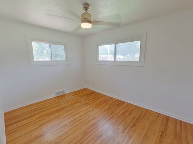 Building Photo - 2520 N Perry Ave