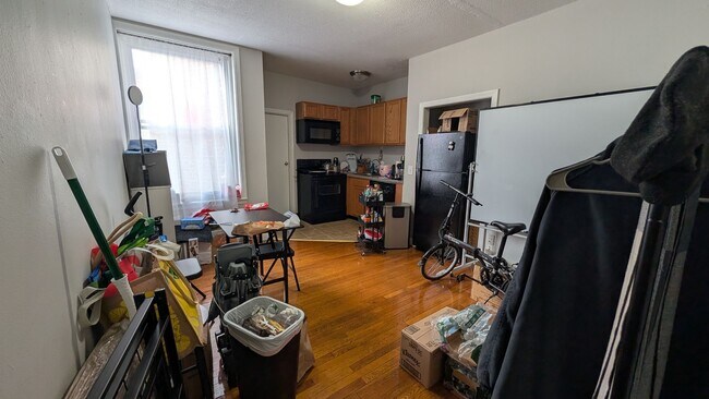 Building Photo - Allston 2 bed!!